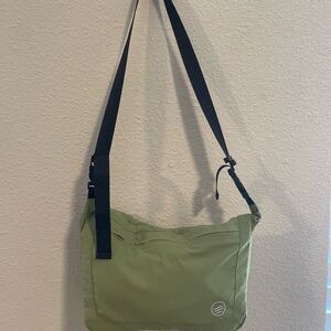 Packable windbreaker